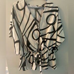 Women’s polyester top cream and black Dolman sleeve belt tie, size 1X